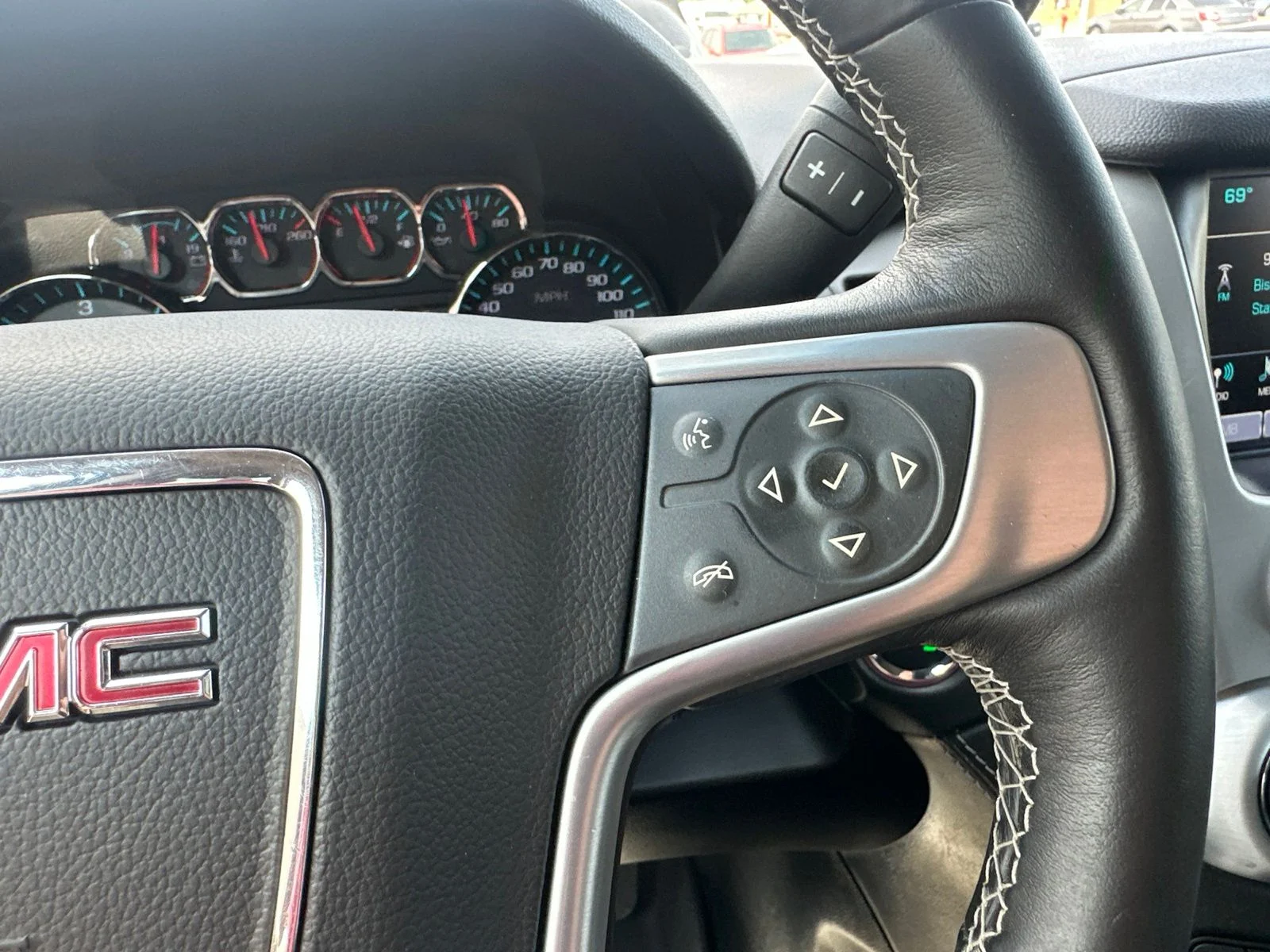 Used 2018 Red GMC SLT image 56