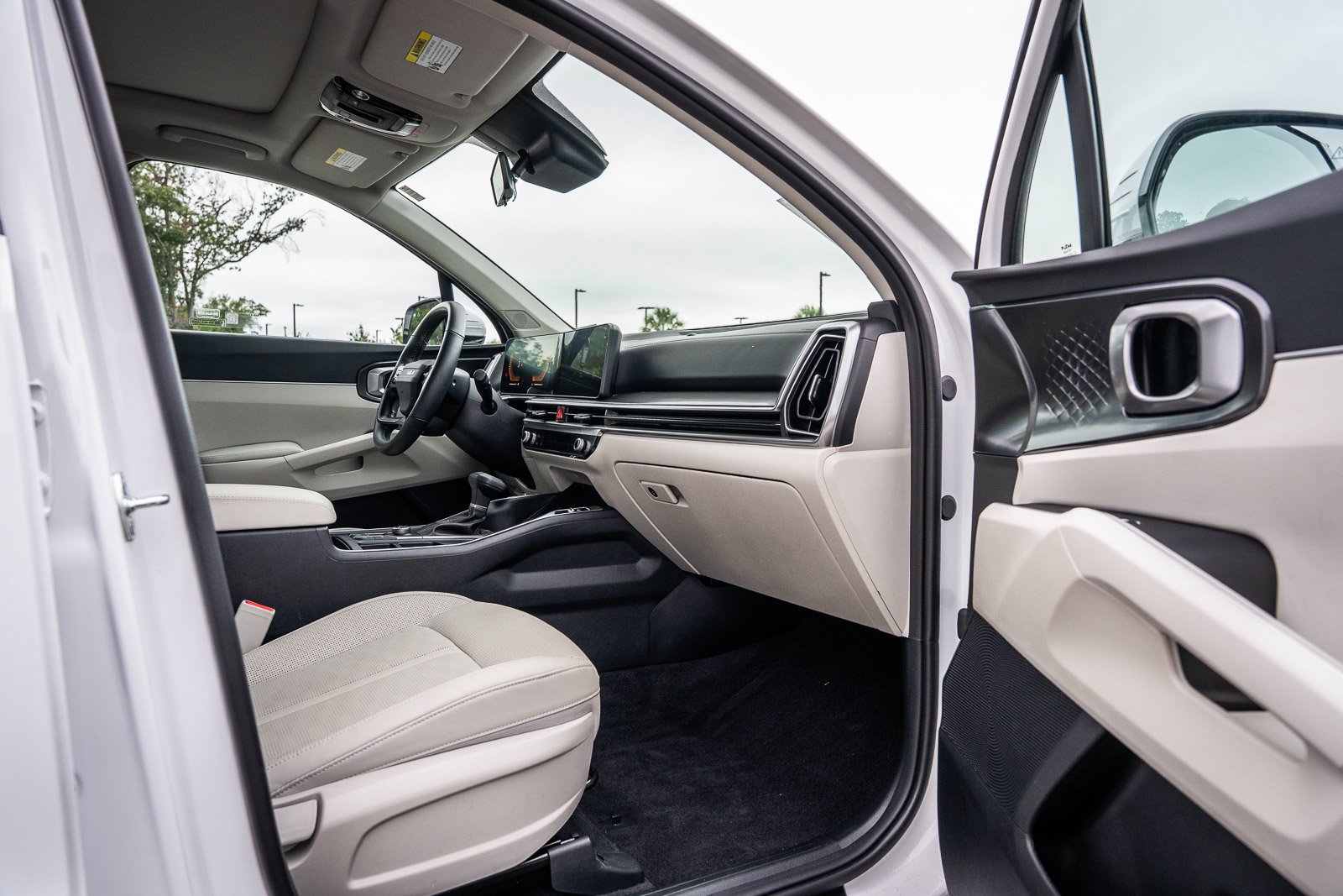 Used 2026 White Kia S image 6