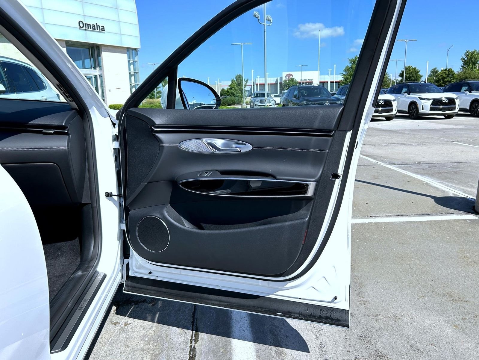 New 2026 White Genesis 2.5T image 16