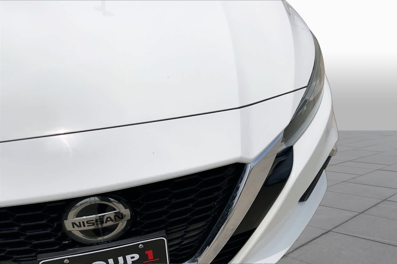 Used 2020 Glacier White Nissan 2.5 S image 28