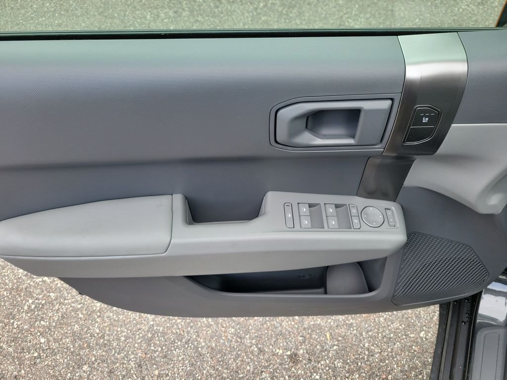 New 2027 Interstellar Gray Kia Wind image 19
