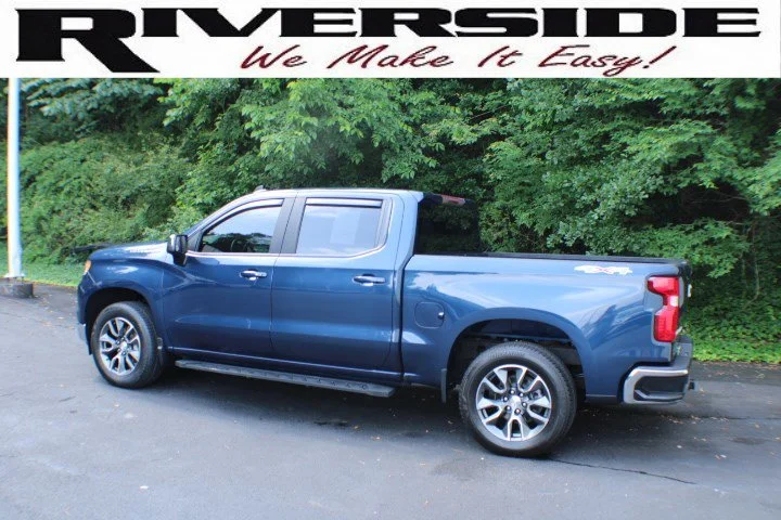 Used 2023 Northsky Blue Metallic Chevrolet LT image 3