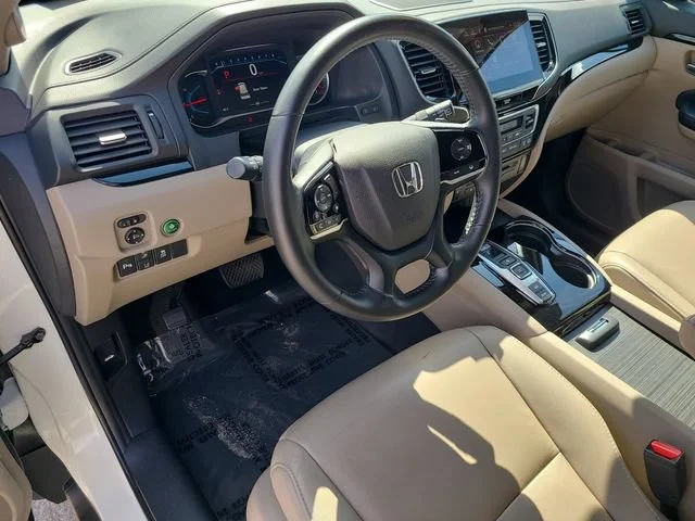 Used 2019 White Honda Touring 7-Passenger image 22