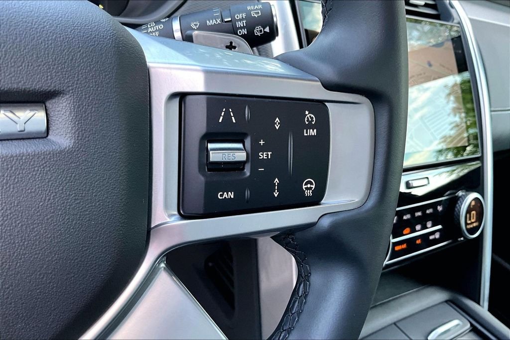 Used 2025 Blue Land Rover Dynamic SE image 21