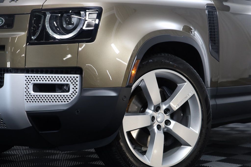 Used 2024 Beige Land Rover SE image 4