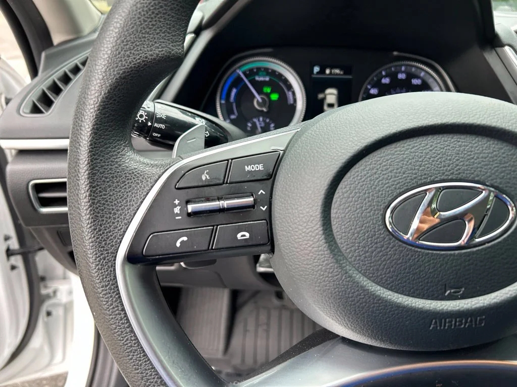 Used 2022 White Hyundai Blue image 24