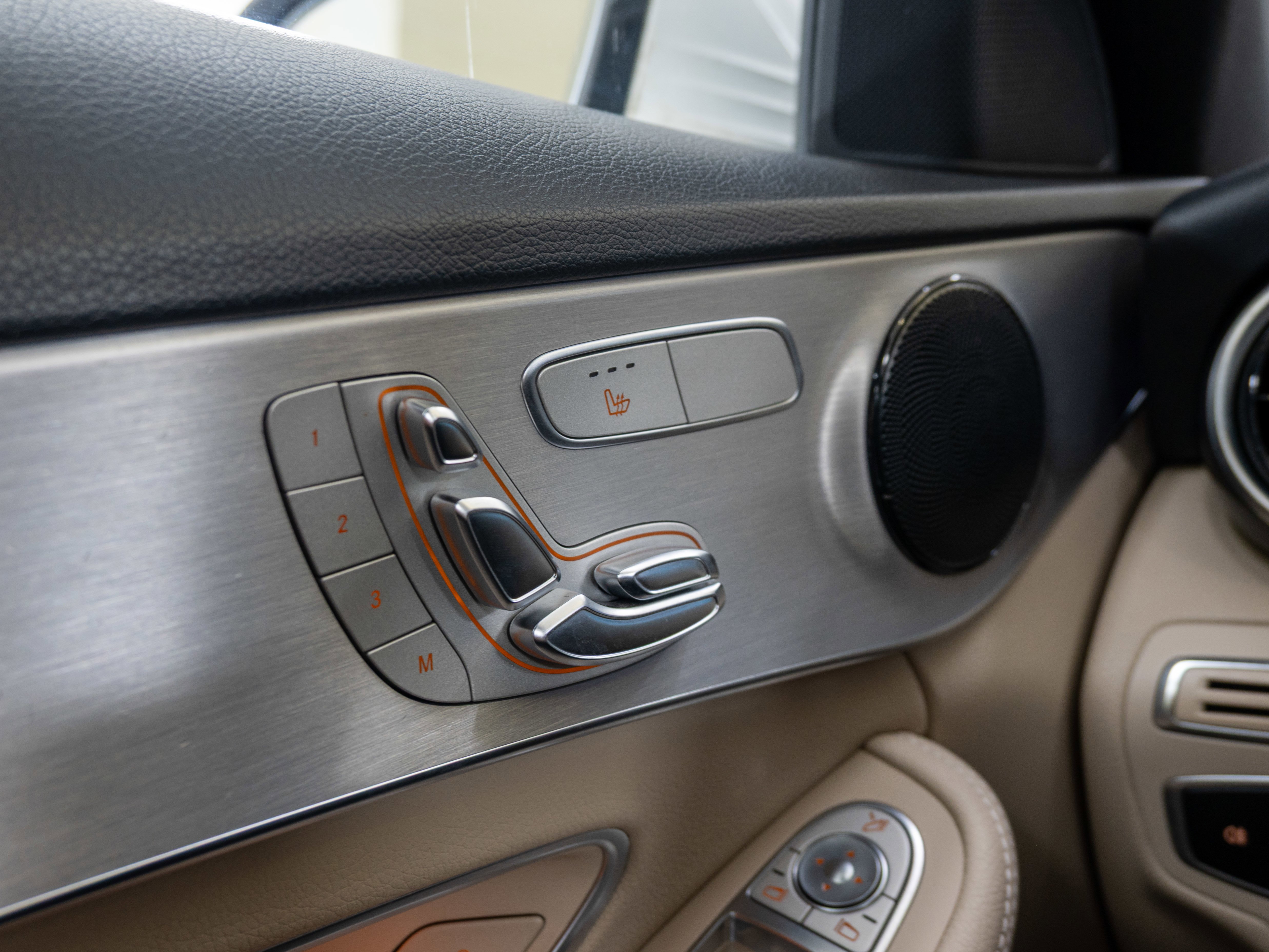 Used 2019 Polar White Mercedes-Benz C 300 image 11