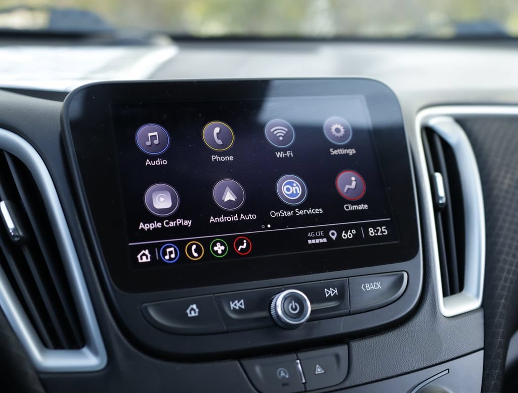 Used 2023 Summit White Chevrolet LT image 13
