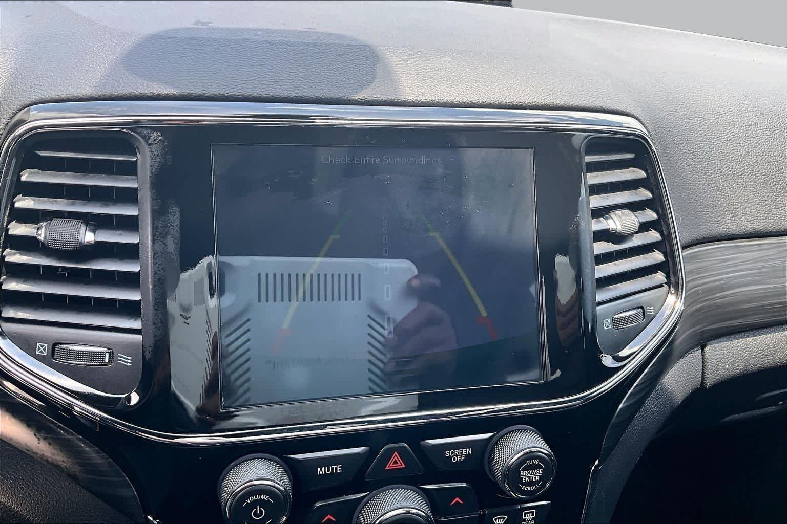 Used 2019 Granite Crystal Metallic Clearcoat Jeep Altitude image 27