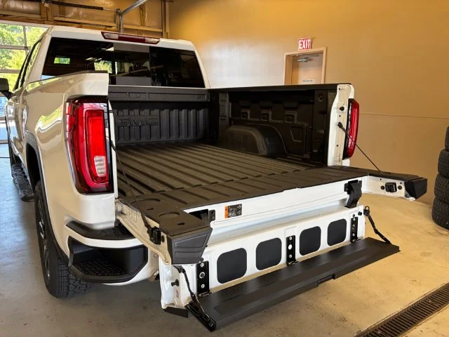 New 2026 White GMC AT4 image 19