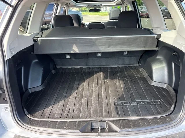 Used 2017 Silver Subaru 2.5i Premium image 33