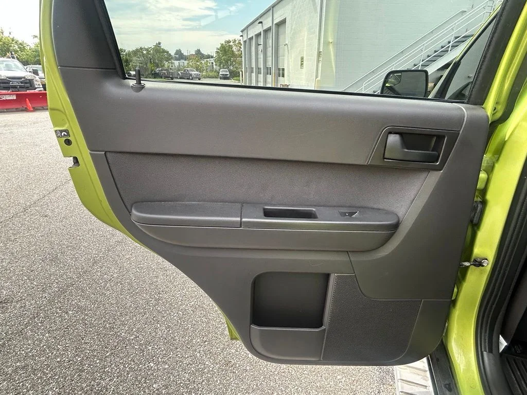 Used 2011 Lime Squeeze Metallic Ford XLT image 18