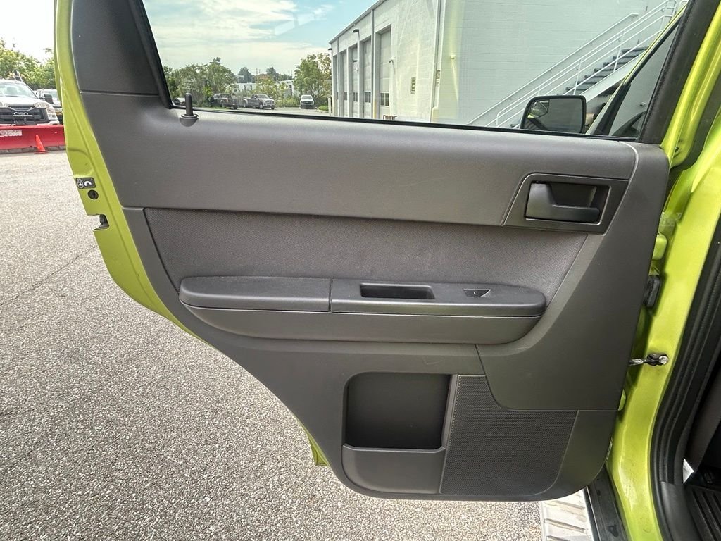 Used 2011 Lime Squeeze Metallic Ford XLT image 18