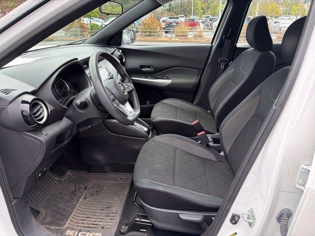 Used 2018 Aspen White / Super Black Nissan SV image 10