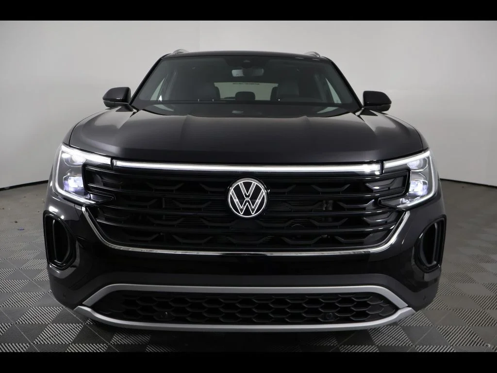 New 2026 Black Volkswagen 2.0T SE w/Technology image 8