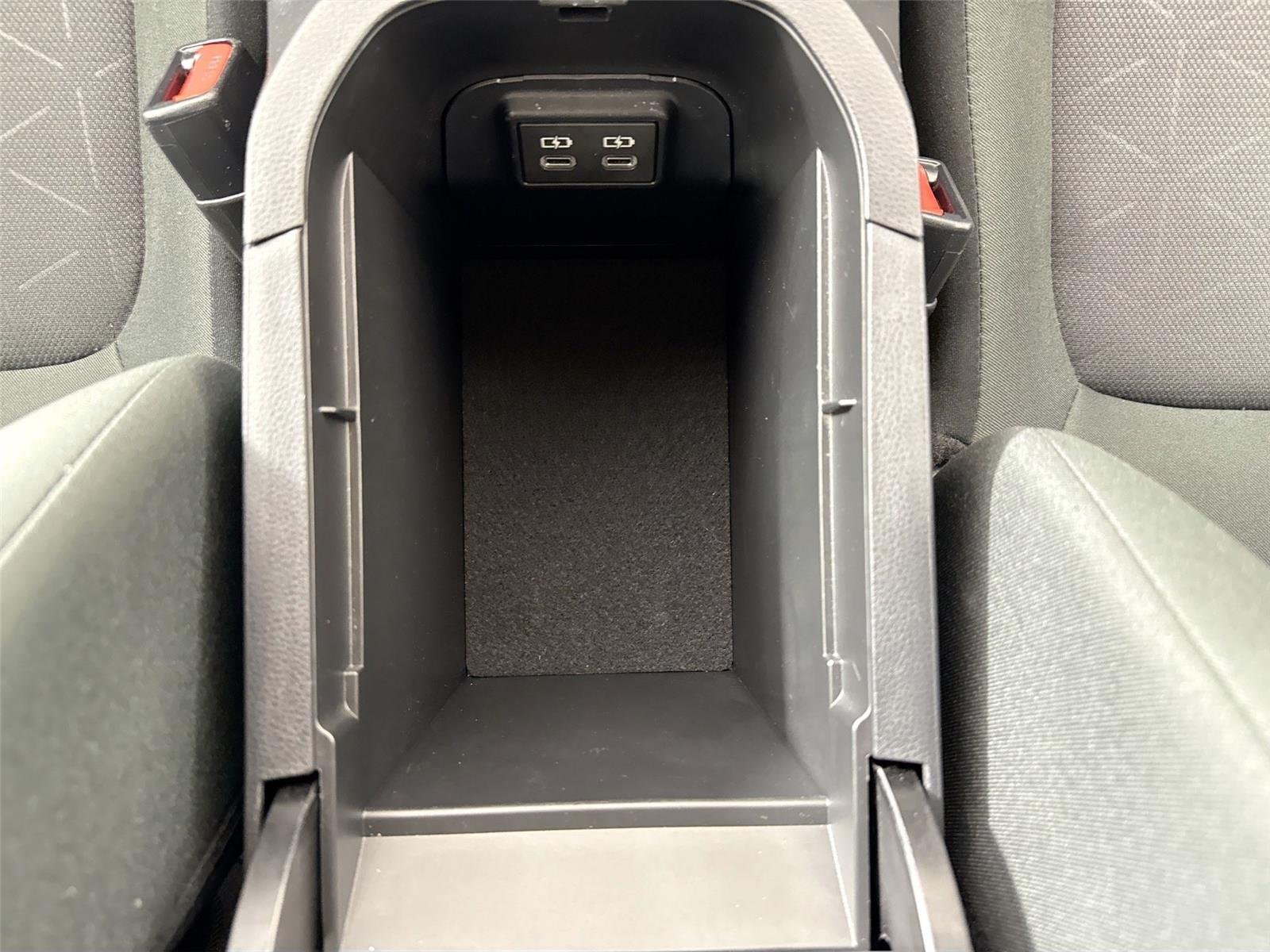 Used 2025 Ice Cap Toyota XLE image 31