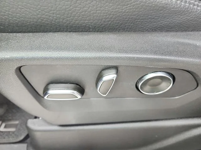 Used 2025 White GMC Denali image 21