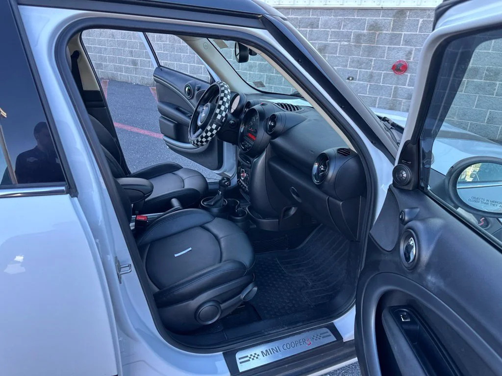 Used 2016 Light White MINI Base image 13