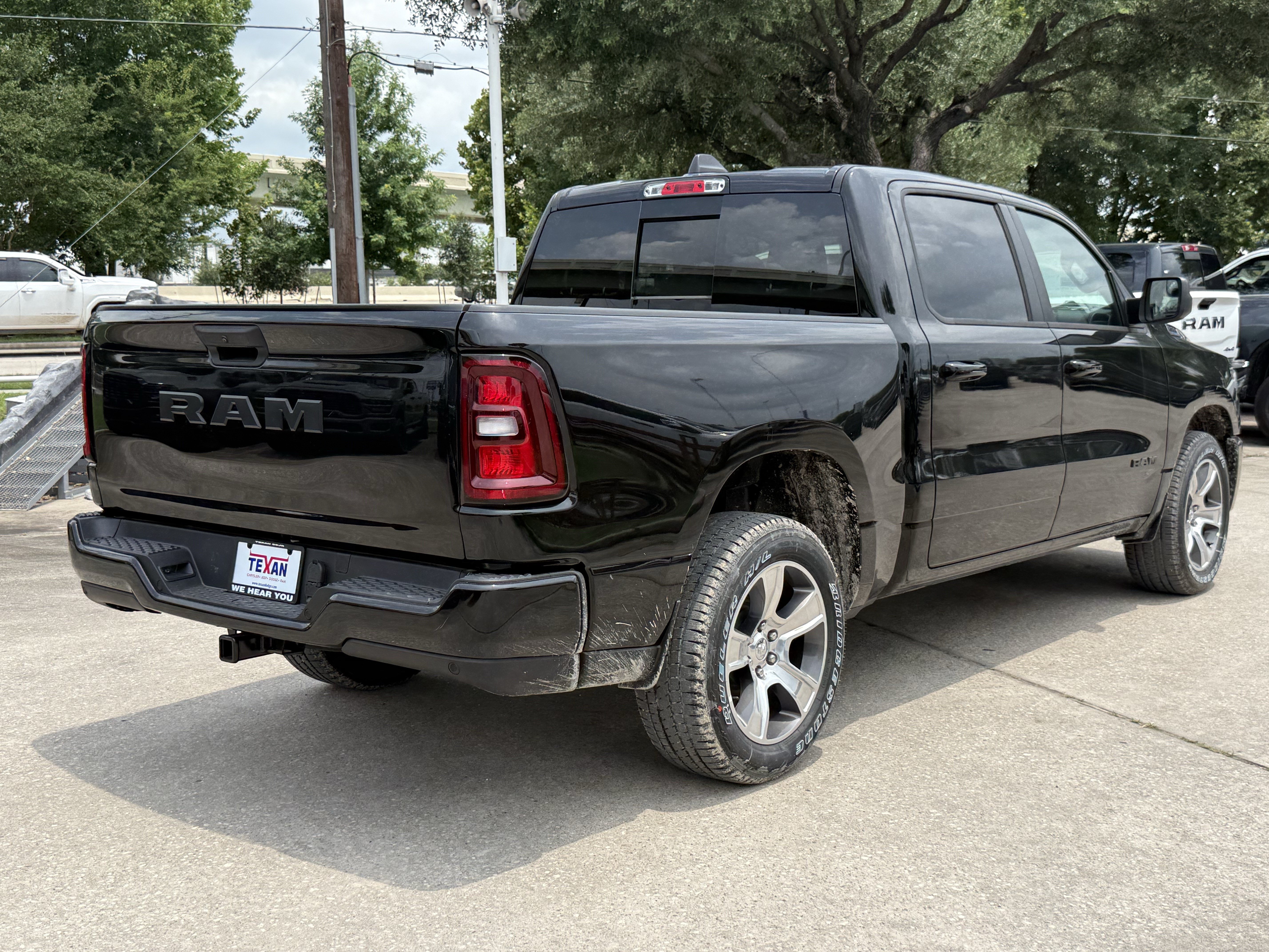 New 2026 Diamond Black Crystal Pearl-Coat Exterior Paint RAM Express image 4