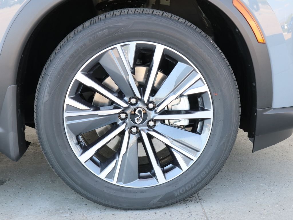New 2027 HARBOR GRAY INFINITI Luxe AWD image 51