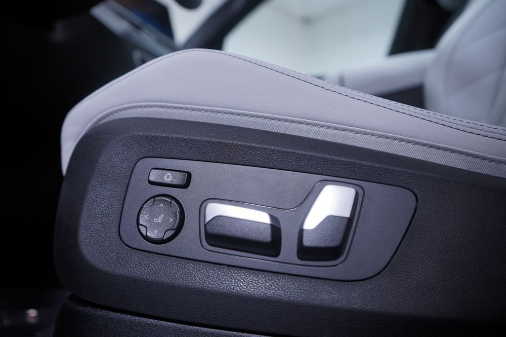 New 2026 Alpine White BMW sDrive40i image 12
