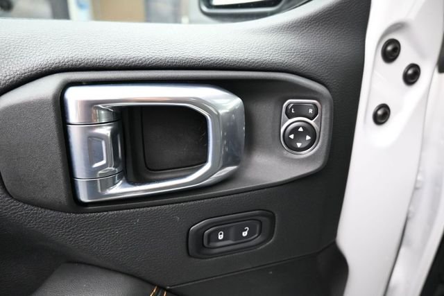 Used 2025 White Jeep Sahara image 20