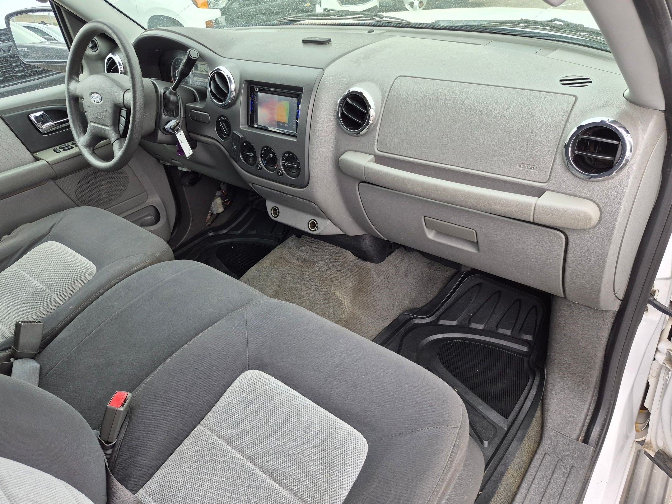 Used 2006 White Ford XLS image 29