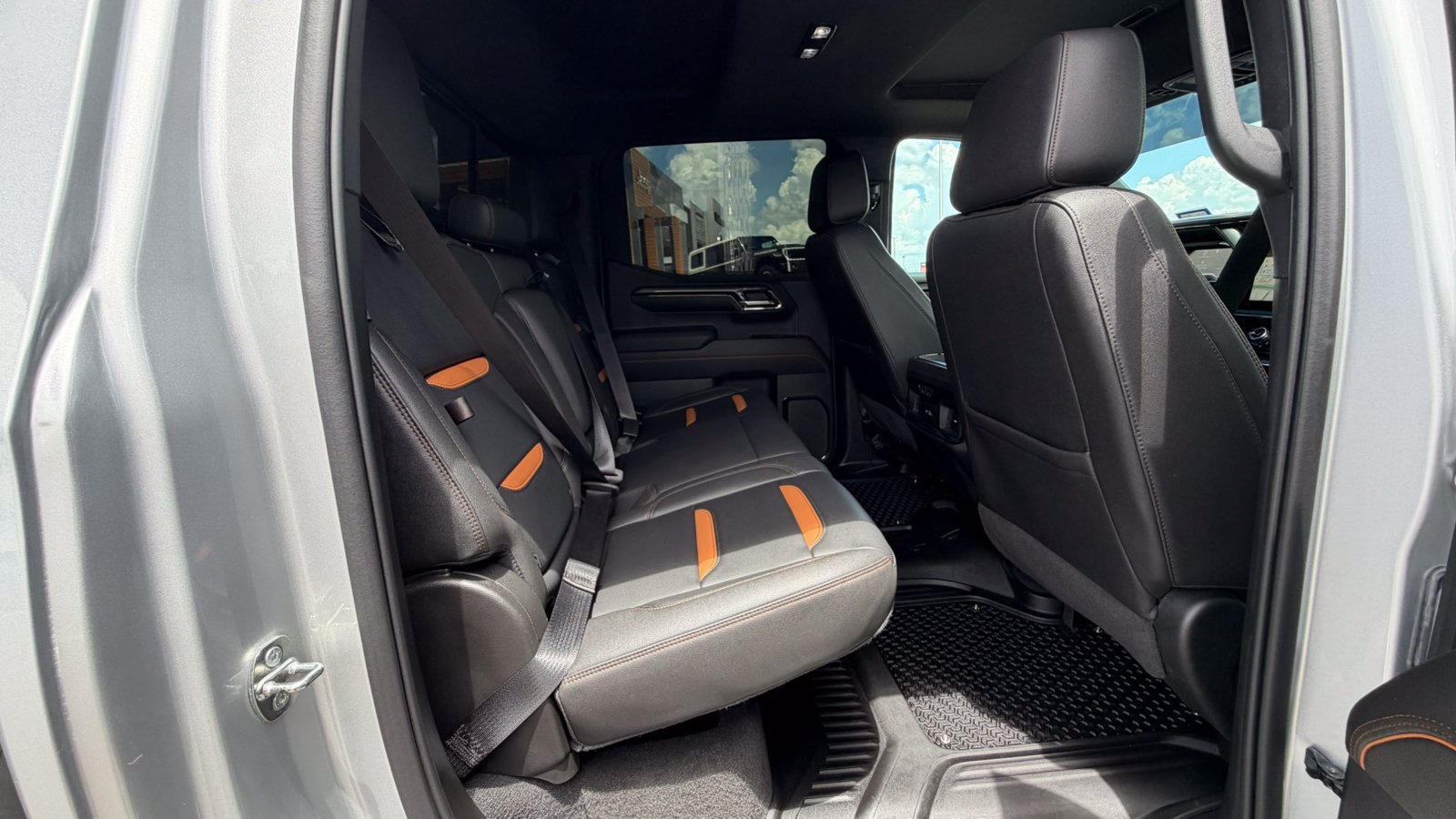 Certified Used 2022 Quicksilver Metallic GMC AT4 image 17