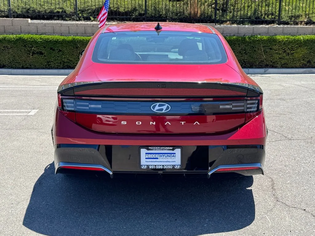 Used 2025 Red Hyundai SEL image 3
