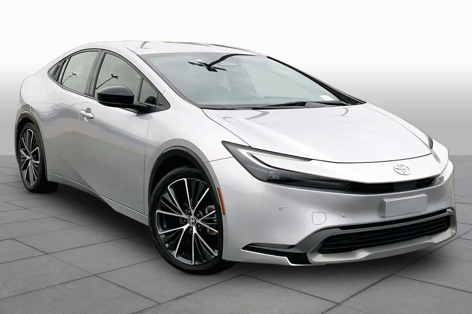 Used 2023 Cutting Edge Toyota XLE image 3