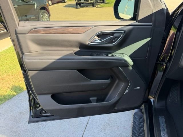 Used 2023 Black Chevrolet Z71 image 9