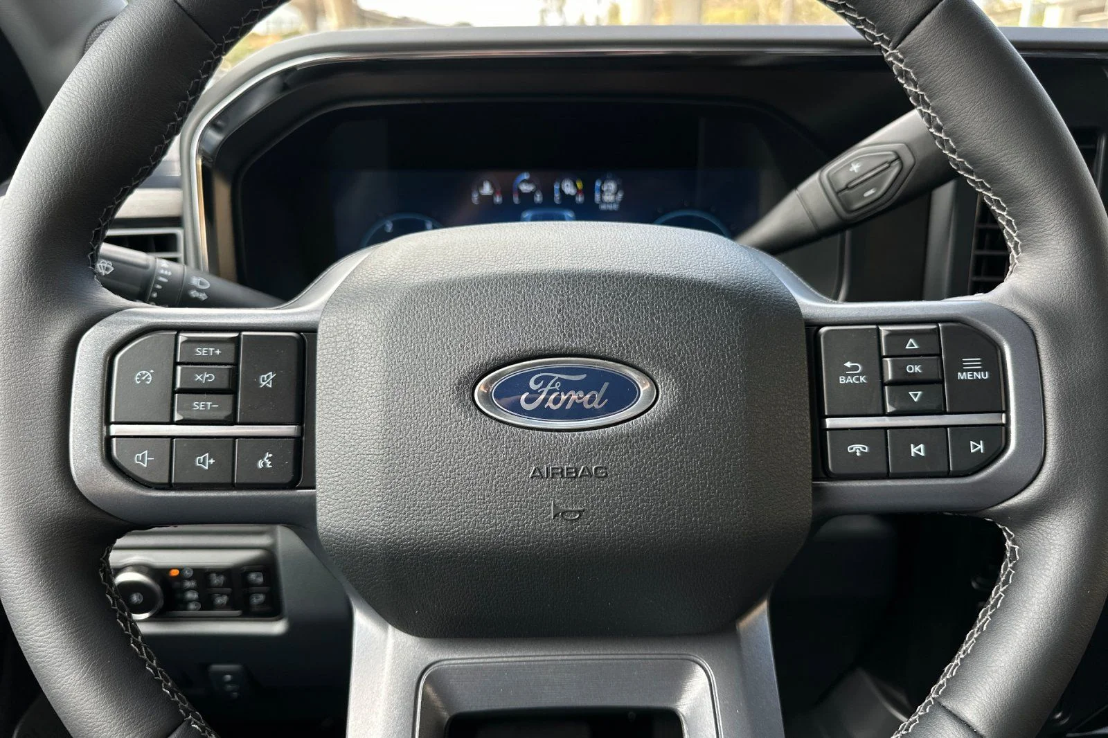 New 2026 Star White Metallic Tri-Coat Ford F-350® Lariat® image 21