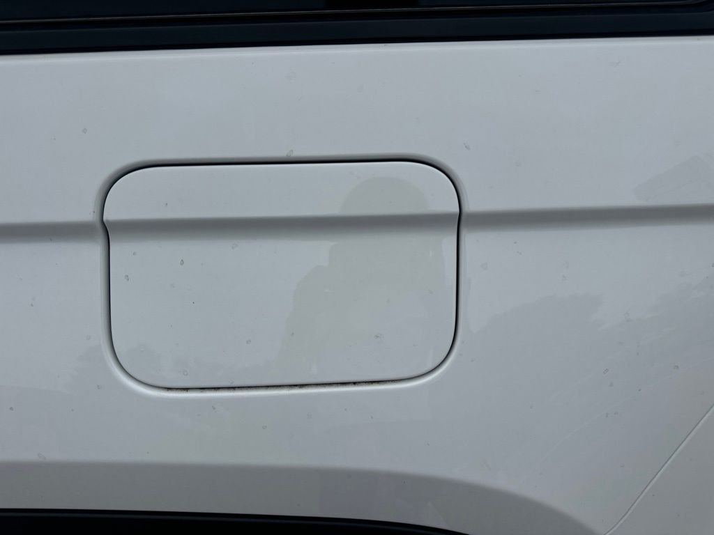 New 2026 Bright White Clear-Coat Exterior Paint Jeep Laredo X image 33