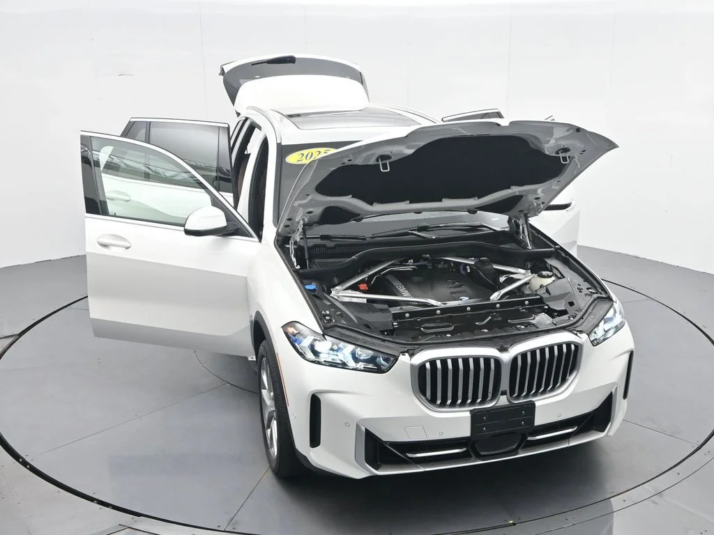 Certified Used 2025 White Metallic BMW xDrive40i image 40