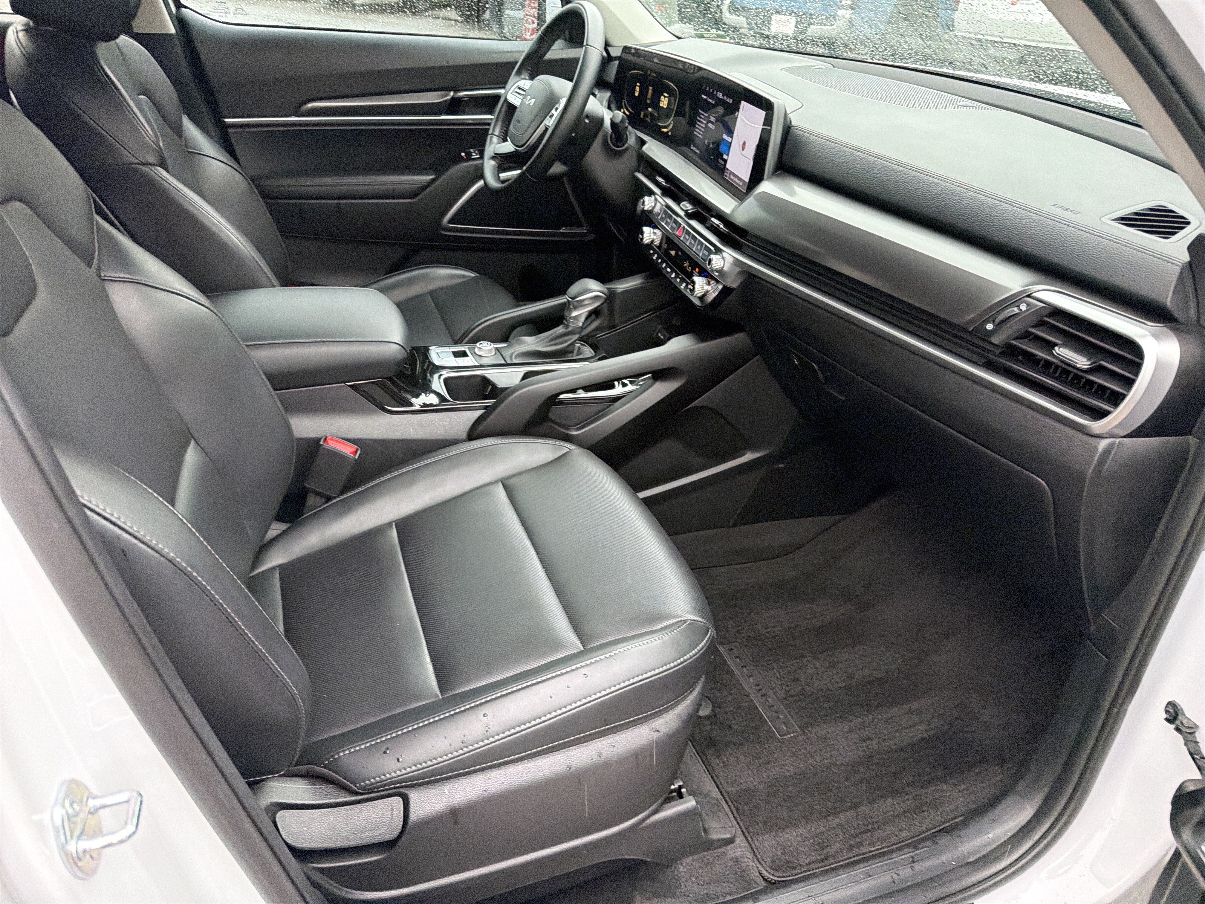 Used 2024 Glacial White Pearl Kia LX image 24