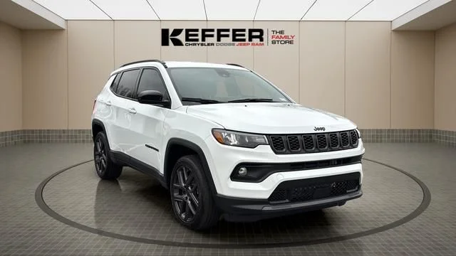New 2026 White/off-white Jeep Latitude image 8