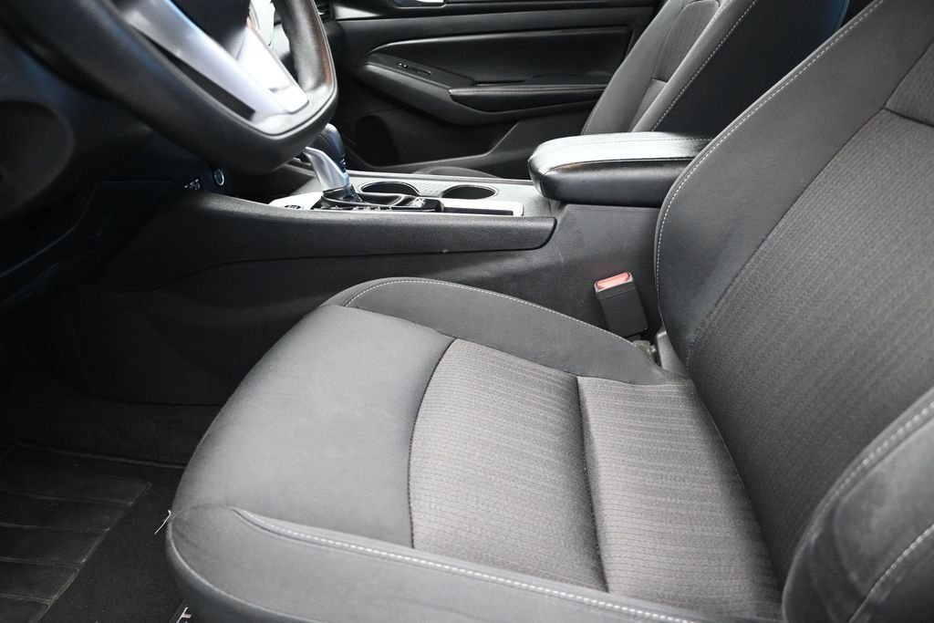 2025 Nissan Altima SV - Photo 13