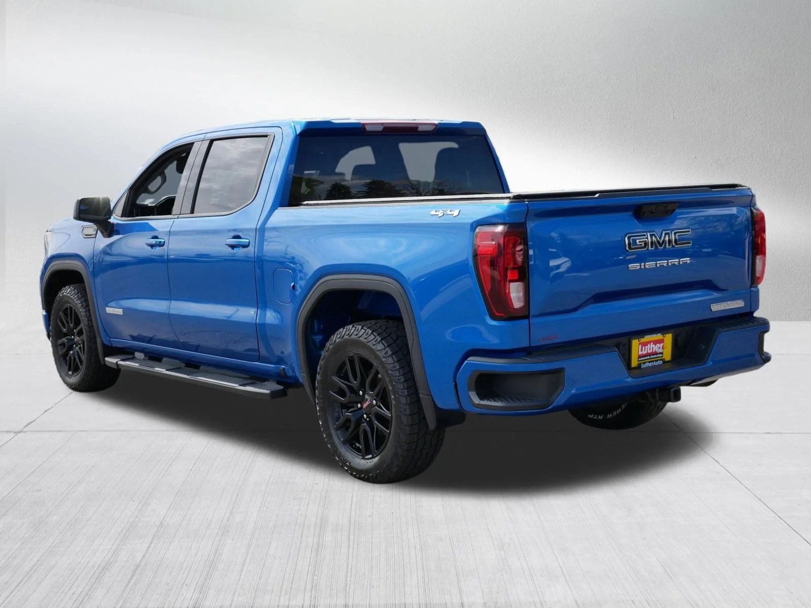 Used 2022 Dynamic Blue Metallic GMC Elevation image 5