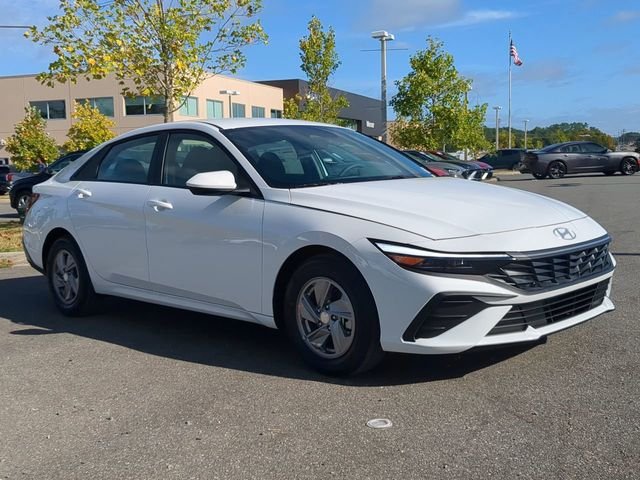 New 2026 White Hyundai SE image 28