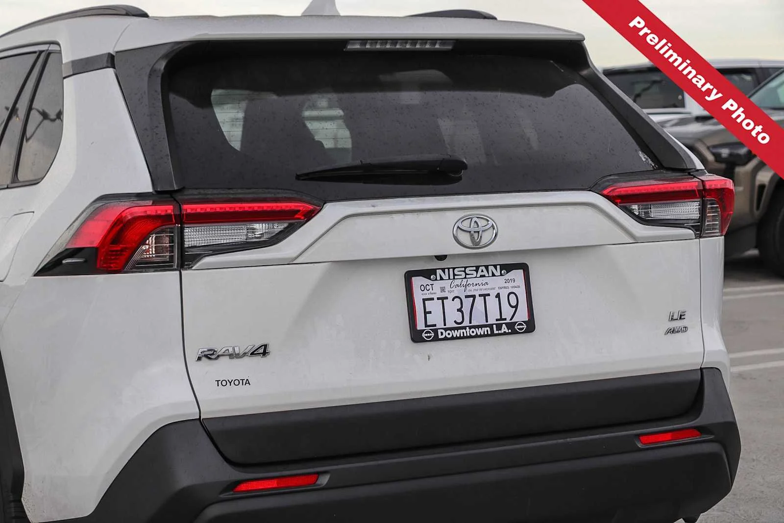 Used 2019 Super White Toyota LE image 9