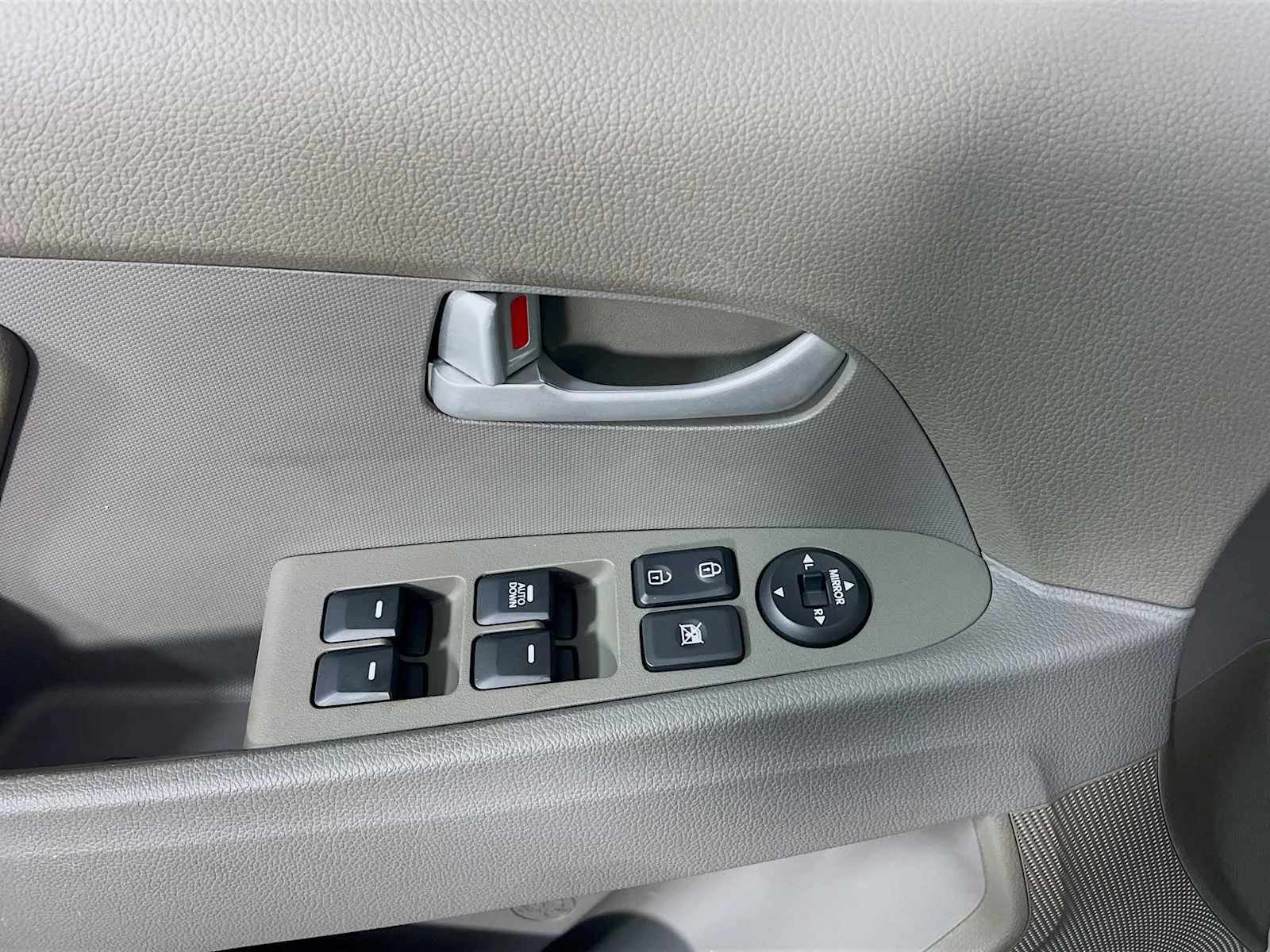 Used 2016 Bright Silver Kia LX image 14