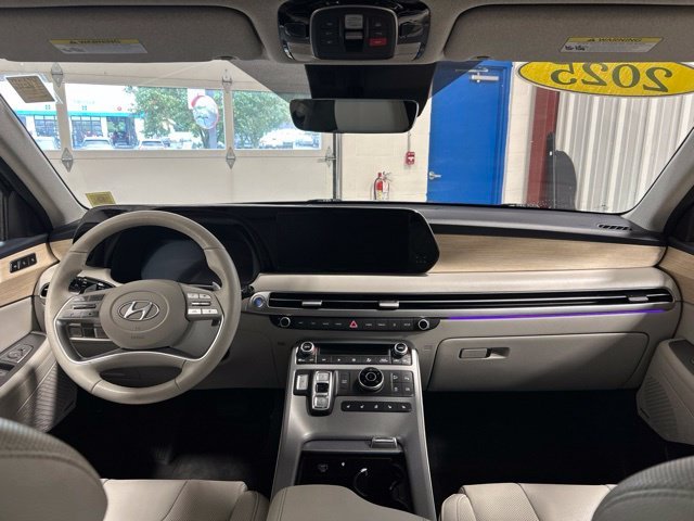 2025 Hyundai Palisade Limited - Photo 16