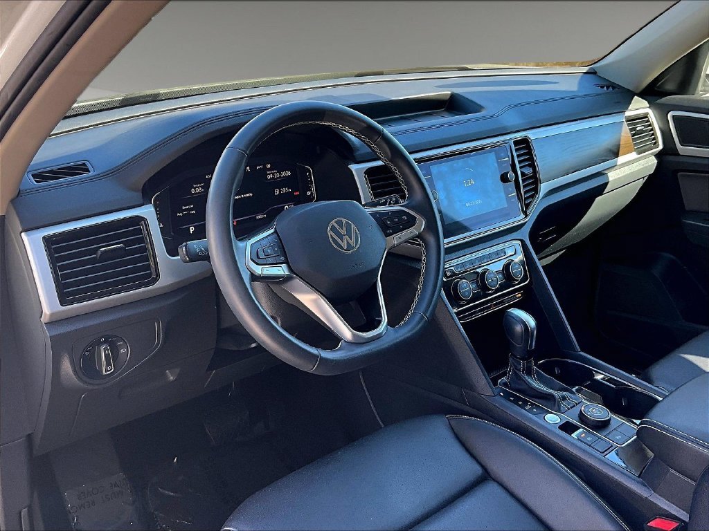 Used 2023 Pure White Volkswagen 2.0T SE w/Technology image 8