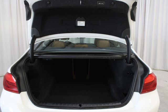 Used 2020 White BMW 530i xDrive image 31