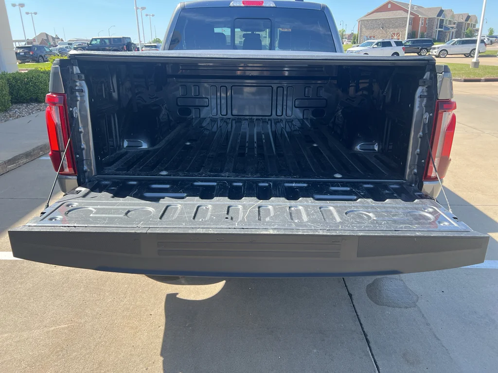 Used 2025 Carbonized Gray Metallic Ford LARIAT image 9