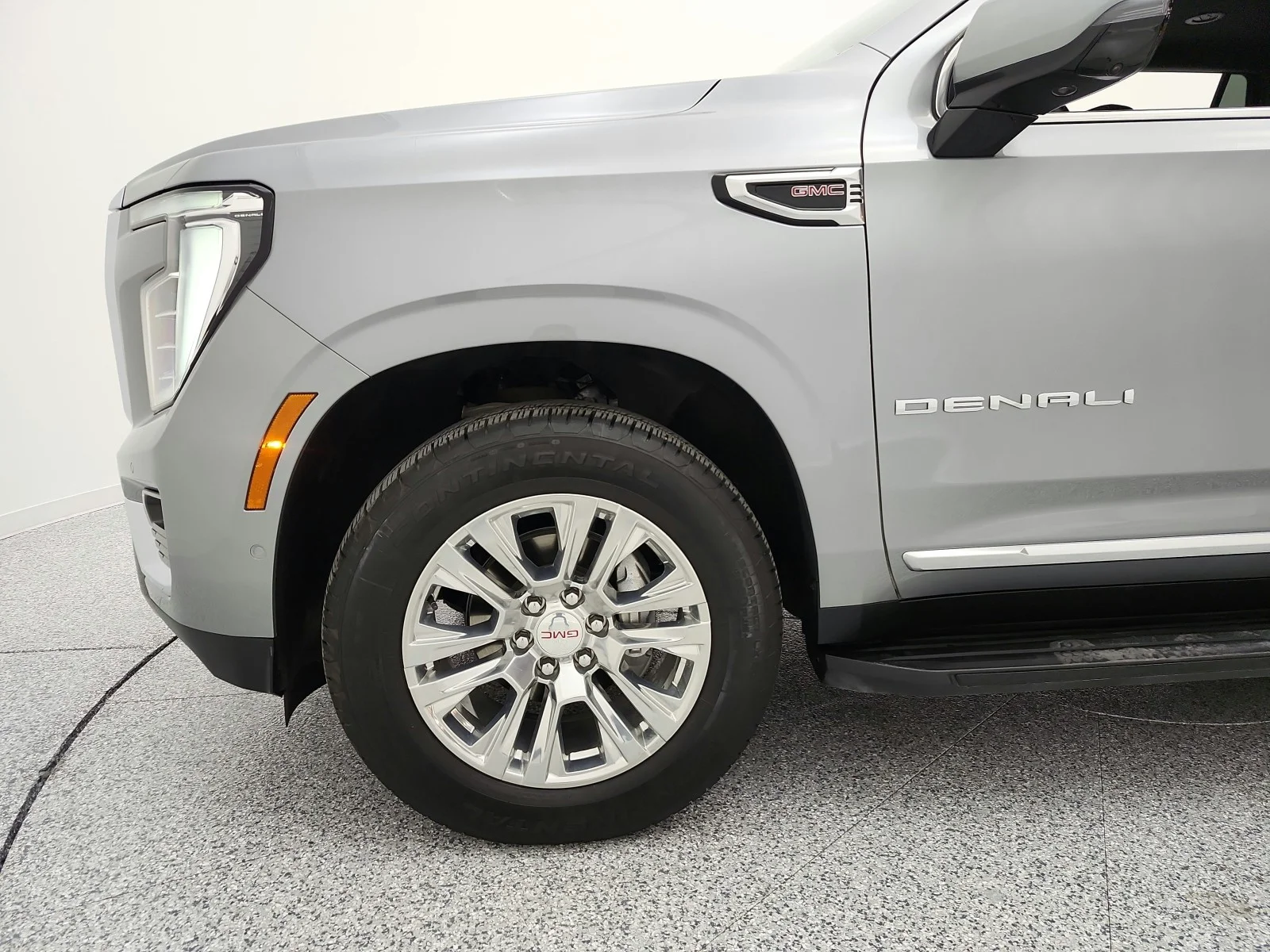 Used 2025 Sterling Metallic GMC 4WD 4dr Denali image 17