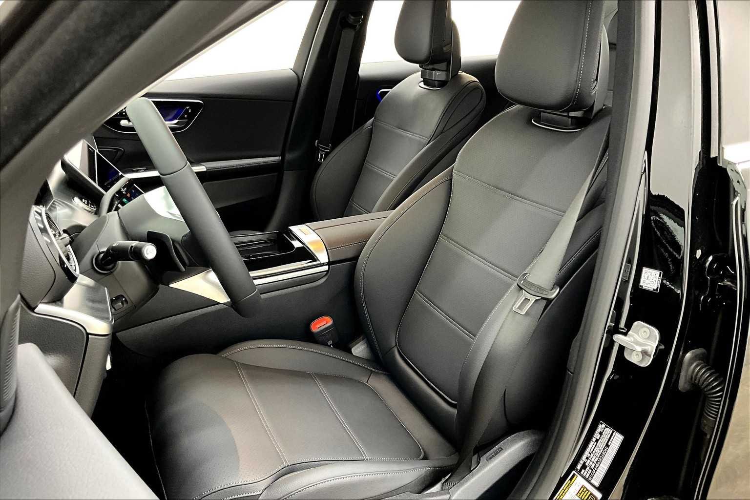 2025 Mercedes-Benz C-Class Sedan C 300 - Photo 9