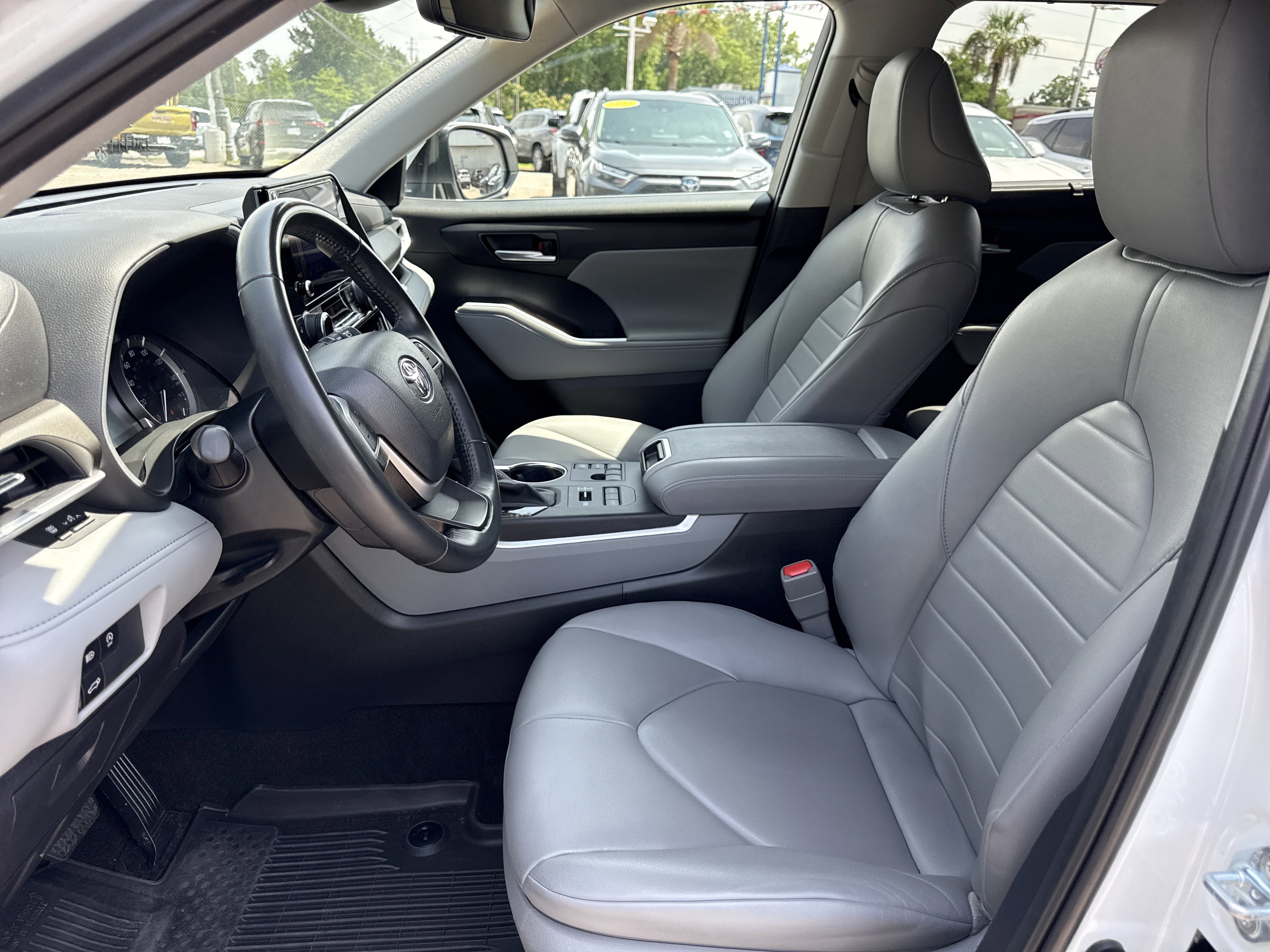2023 Toyota Highlander XLE - Photo 11