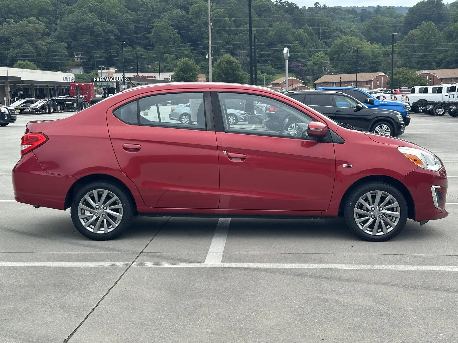 Used 2018 Infrared Mitsubishi SE image 8