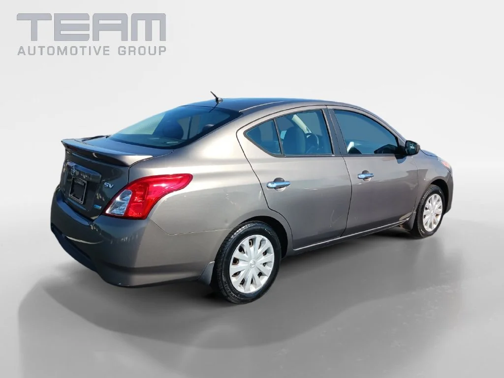 Used 2015 Silver Nissan 1.6 SV image 7